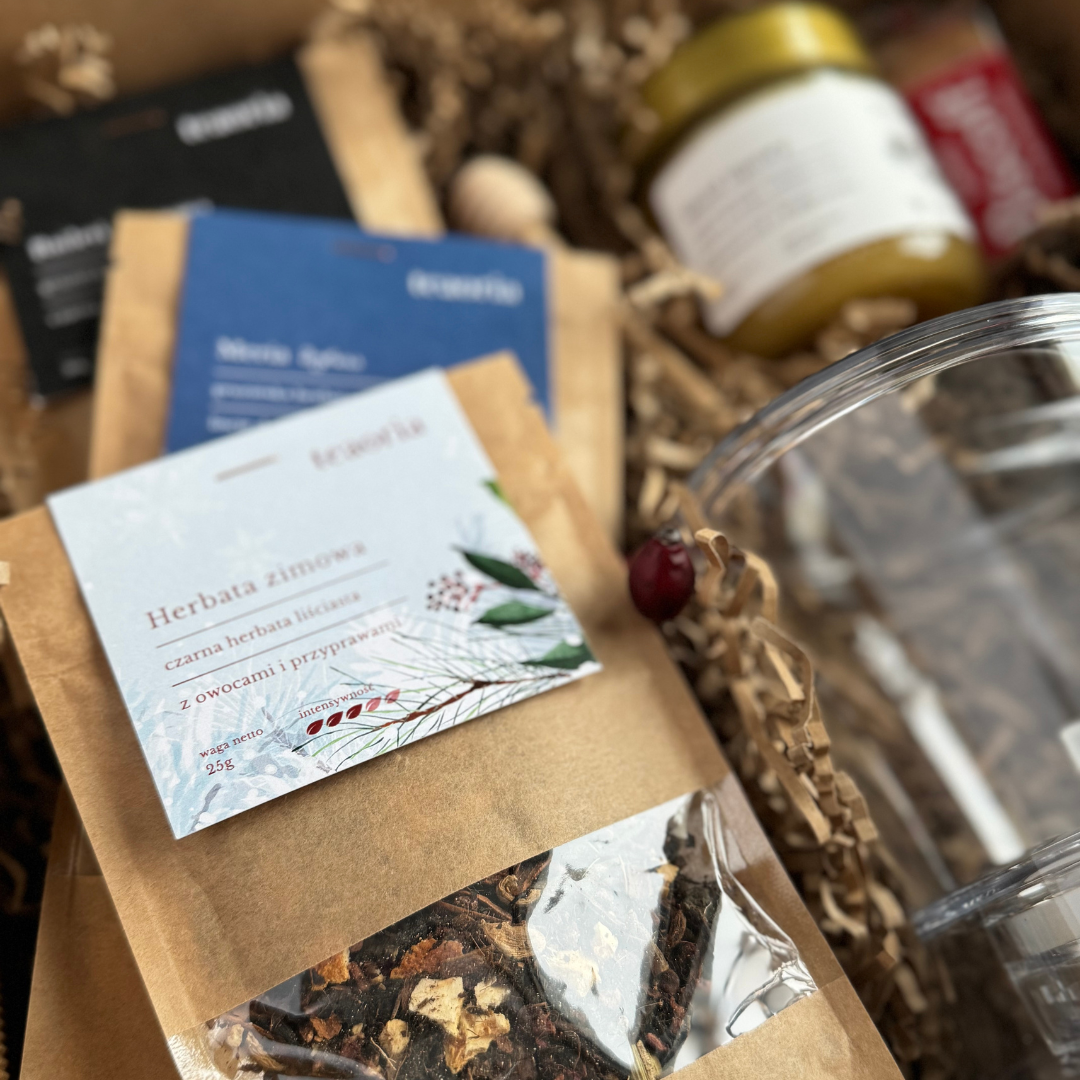 A set of loose leaf teas with an infuser